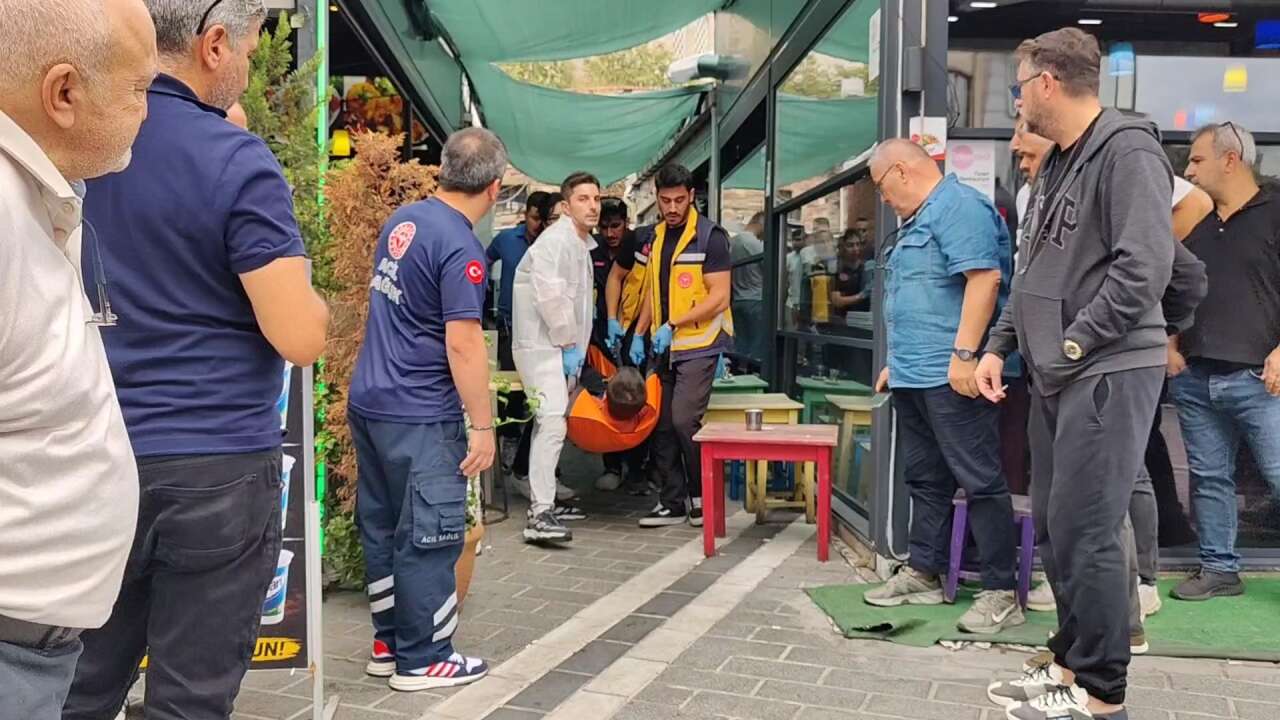 Şehrin göbeğindeki döviz bürosunda silahlı kavga çıktı! 3 ölü, 2 yaralı var 10